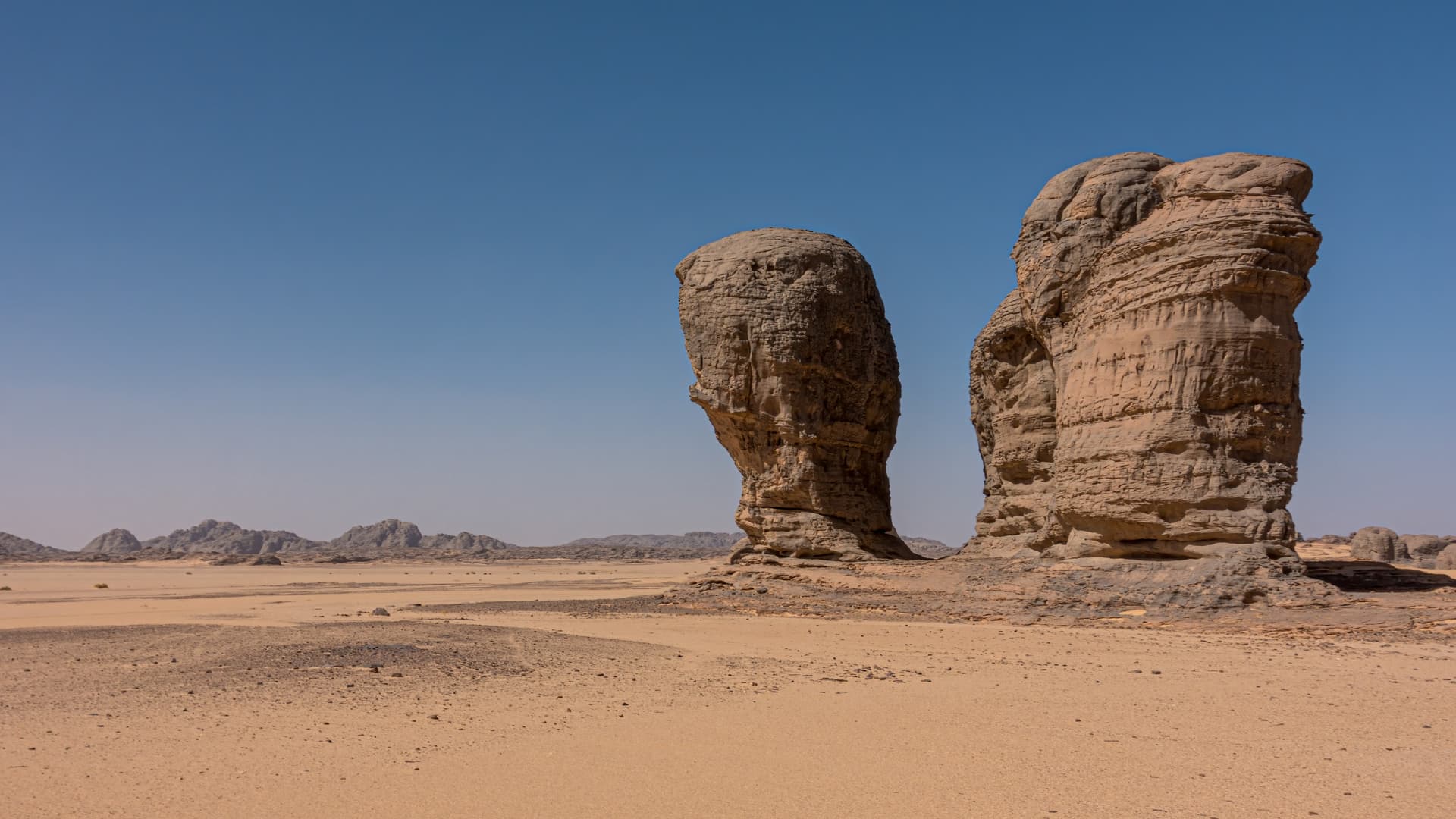 ¿Por qué elegir la Tadrart Roja para sumergirse en el desierto?